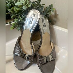 🎀🛍️Michael Kors Metallic Silver Sling Heels🎀🛍️